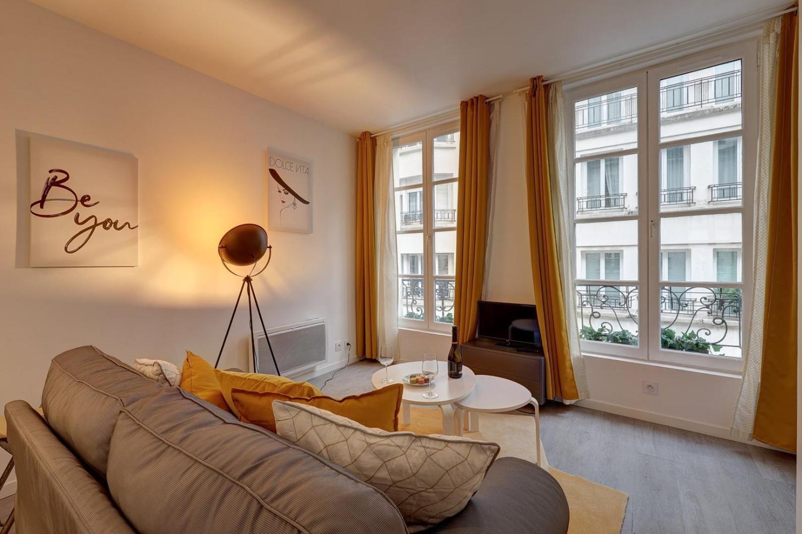 587 Stuart - Superb In * Parijs