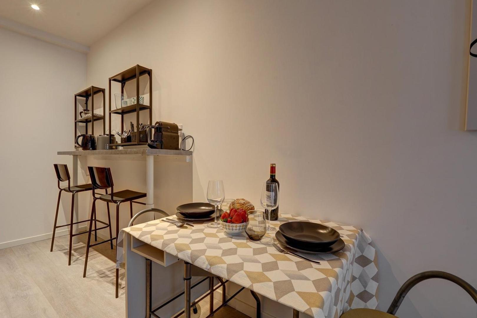 587 Stuart - Superb In Appartement *